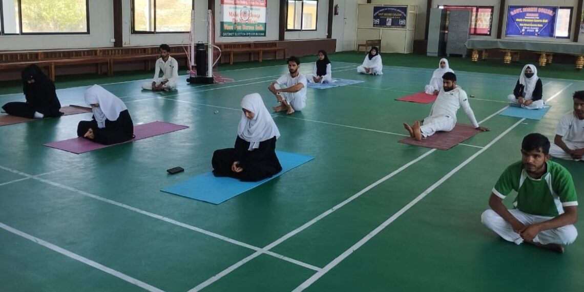 جی ڈی سی ماگام میں دس روزہ یوگا کیمپ کا افتتاح کیا  گیا