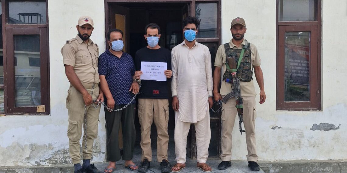 Police arrests three fraudsters in Kreeri Baramulla