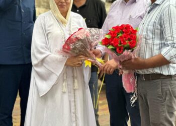 Darakhshan Andrabi reaches Shahdara Sharief to take stock of the Annual Urs celebrations