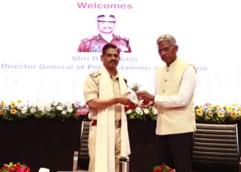 DGP J&K delivers lecture at IIM Jammu; Shares his experiences and insights as practitioner of national security management