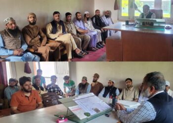 کرناہ میں محکمہ تعلیم کی لمبرداروں اور چوکیداروں سے میٹنگ