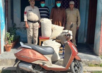 J&K POLICE DISTRICT GANDERBAL ARRESTED 02 NOTORIOUS DRUG PEDDLERS IN SUB-DIVISION KANGAN HUGE CONTRABAND SUBSTANCE RECOVERED & SEIZED