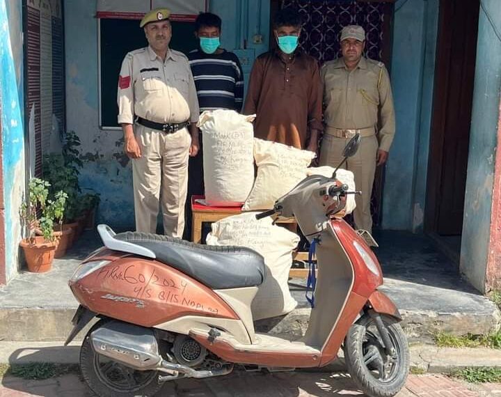 J&K POLICE DISTRICT GANDERBAL ARRESTED 02 NOTORIOUS DRUG PEDDLERS IN SUB-DIVISION KANGAN HUGE CONTRABAND SUBSTANCE RECOVERED & SEIZED