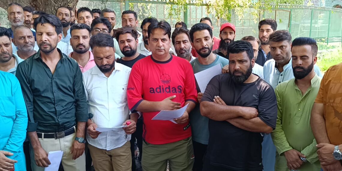 Maxi cab drivers protest increased fees, unregulated competition at Srinagar Airport