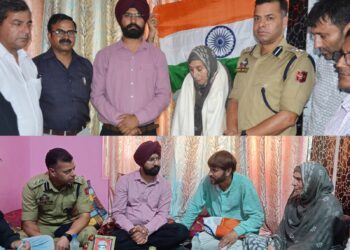 DC, SSP Doda pay tributes to Martyr Firdous Ahmed