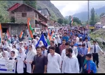 کرناہ میں ترنگا ریلی کا انعقاد   کلسٹر ٹنگڈار کے بچوں کی بھاری شرکت 