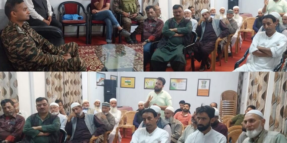 کرناہ میں لوگوں کے چھتوں پر پتھر پھینکے جانے کے واقعات کے بعد فوج نے کمیونٹی لیڈروں کے ساتھ میٹنگ کی۔