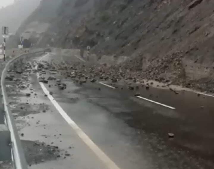 Jammu-Sgr highway closed for traffic at Ramban due to mudslide