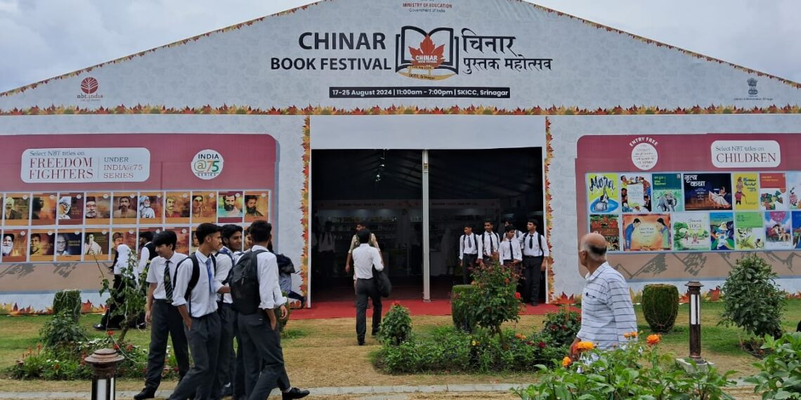 مرکزی منسٹری اف اسکول ایجوکیشن، اور نیشنل بک ٹرسٹ کے اہتمام سے ،ایس کے آئی سی سی میں منعقد کتاب میلہ، ایک فلاپ شو، کیوں،