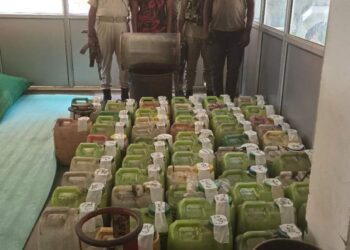 Anantnag Police Crackdown: 950 Litres of Illicit Liquor Seized in Bijbehara