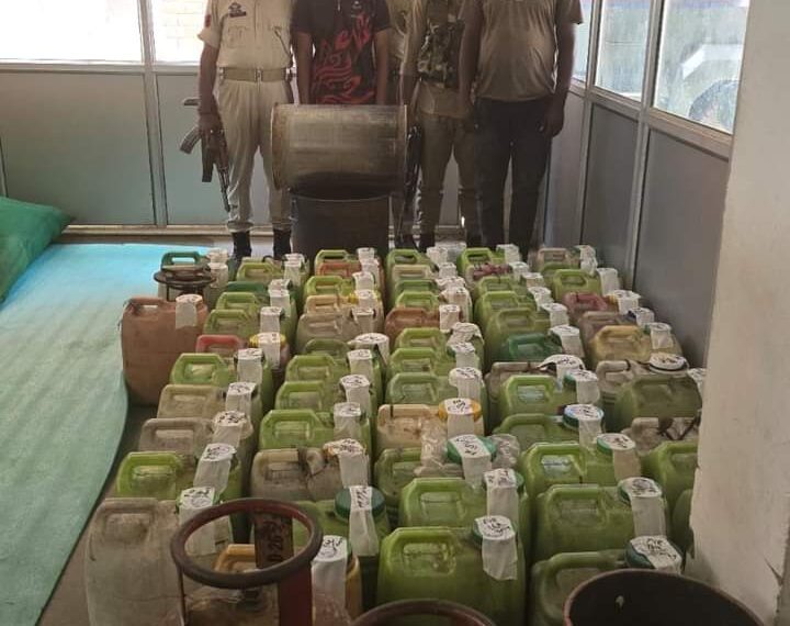Anantnag Police Crackdown: 950 Litres of Illicit Liquor Seized in Bijbehara