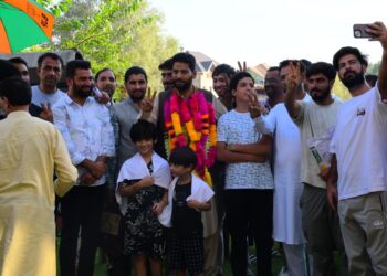 Er. Aijaz Hussain, BJP Candidate for Lalchowk Constituency (22), Engages with Solina Residents in Door-to-Door Campaign