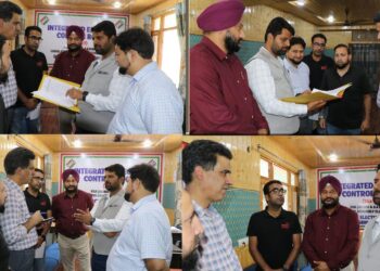 Assembly Elections-2024 General Observer for Srinagar Rajan Vishal visits MCMC, reviews working, functioning Stresses on laying equal focus on Social media for extensive monitoring