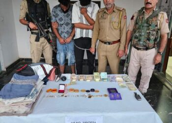 J&K POLICE DISTRICT GANDERBAL SOLVED A THEFT CASE, ARRESTED 02 ACCUSED & STOLEN ITEMS WORTH HUNDREDS OF THOUSANDS RECOVERED