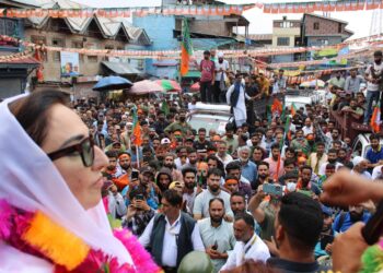 In Shopian Dr Darakhshan campaigned for BJP candidate Javed Qureshi