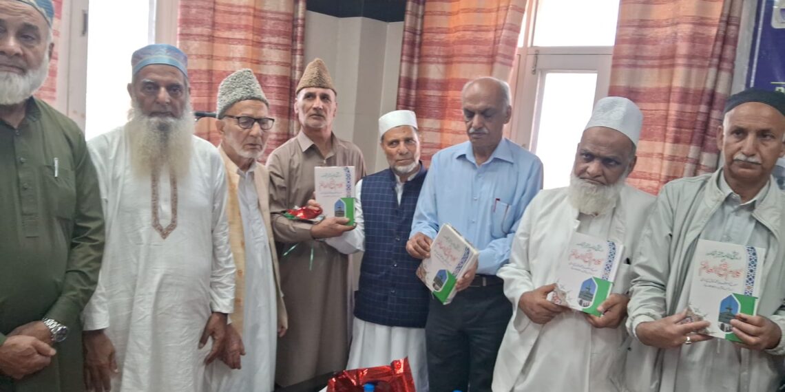 غلام قادر بیدار کی ” ریشی نامہ عنبر شمامہ ” تصنیف کی   نقاب کشائی  انجام دی گئی۔