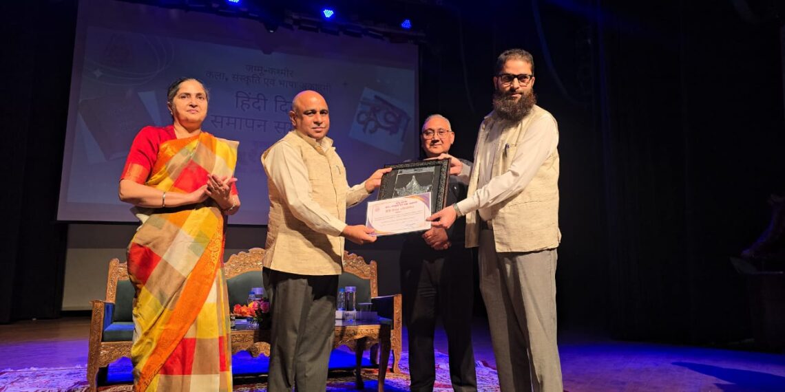 JKAAC organizes valedictory ceremony of Hindi Pakhwara at Tagore Hall, Srinagar