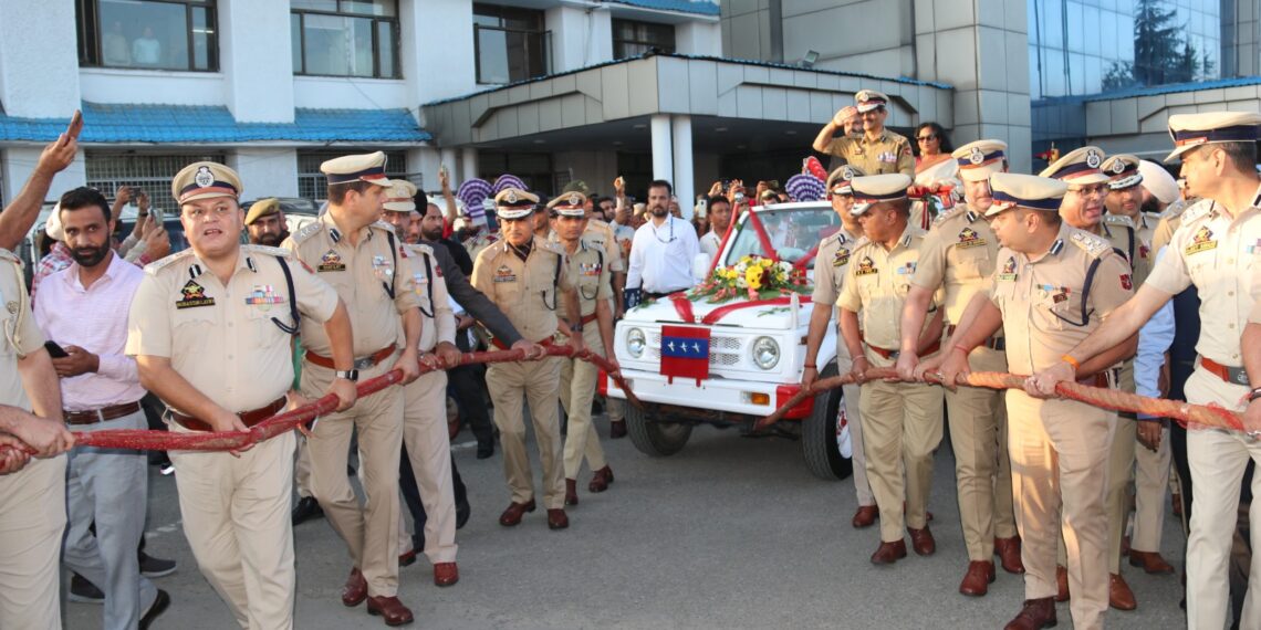 J&K Police bids warm farewell to Shri R.R. Swain