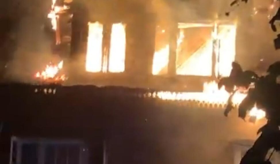 Massive fire engulfs residential house Pulwama