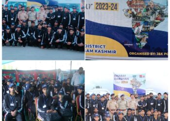 SSP Kulgam Flags-off group of Students for Bharat Darshan Tour-2023-24 in Kulgam