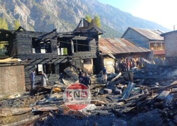 4 houses, 10 shops damaged in massive fire in Gurez market