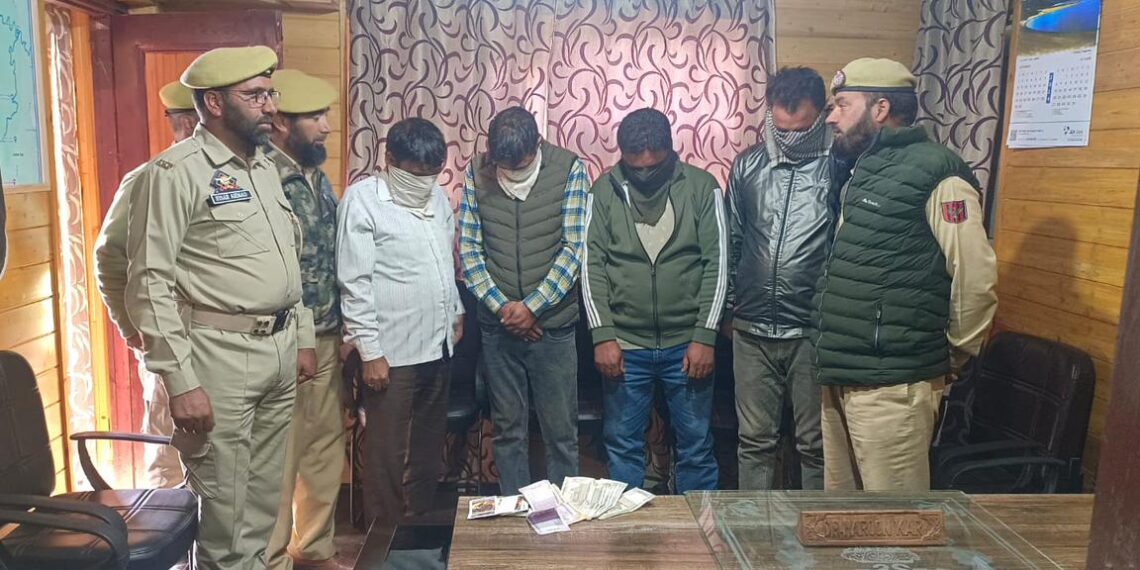 Police arrests 4 gamblers in Baramulla; Stake money seized