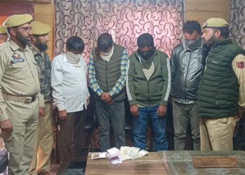 Police arrests 4 gamblers in Baramulla; Stake money seized