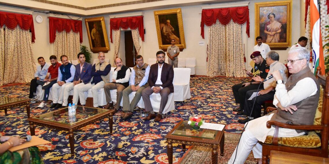 جموں و کشمیر کے میڈیا وفد نے تلنگانہ کے گورنر سے ملاقات کی