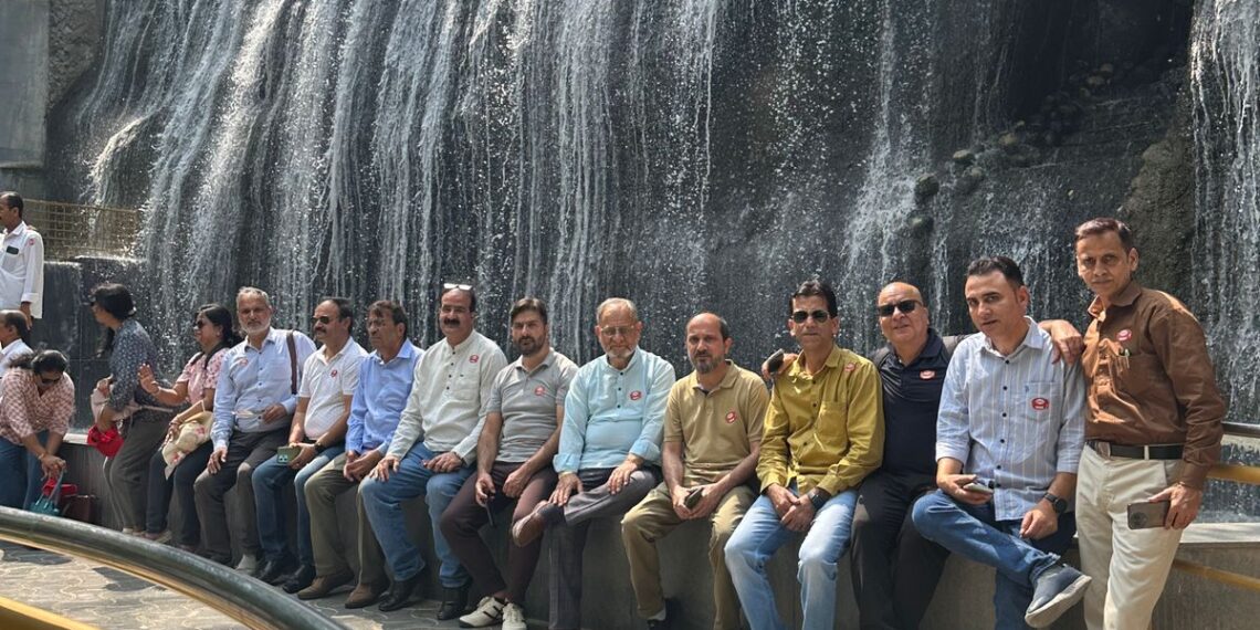 جموں کشمیرکے صحافیوں کےلئے ایک نادر موقع اور تاریخی سفر  اورنگ زیب عالمگیر کے فتحیاب ہوئے قلعہ گلکنڈہ کا دورہ