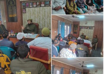 Police facilitates PCPG meeting in Handwara