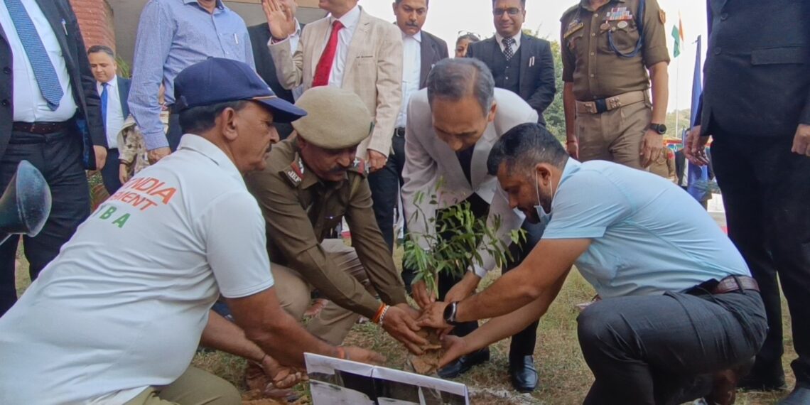 Chief Justice visits Samba, reviews pendency of old cases, development projects of District Court Complex