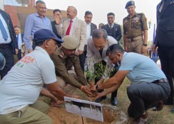 Chief Justice visits Samba, reviews pendency of old cases, development projects of District Court Complex