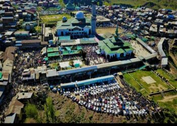 عرس علمدار ملک کشمیر کی اختتامی تقریب، کے موقعے پر مولینا  غلام  رسول حامی نے قوم کو تعلیمات شیخ العالم پر عمل پیرا ہونے کی اپیل کی۔