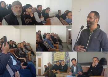 سخاوت سنٹر کا ایثار  میرٹ کم میئزز سکالرشپ امتحان میں کامیاب کرناہ کے 22بچوں میں چک تقسیم