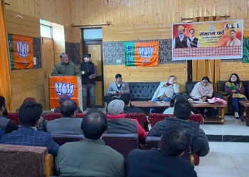 Former BJP MP Rekha Verma and BJP Primary Membership Drive Incharge J&K Munish Khajuria Conduct BJP Membership Review Meeting in Baramulla