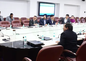 With upcoming rail connectivity to Kashmir, CM highlights potential of J&K’s flowers in global markets