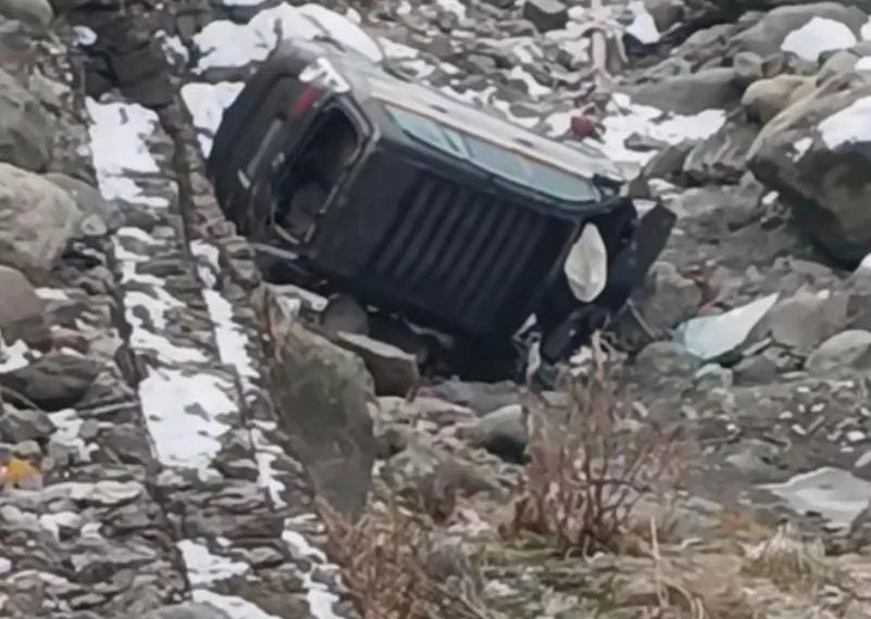 Two injured as vehicle skids off road, falls into Lidder river in Pahalgam