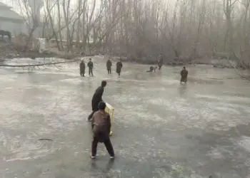 Children turn frozen pond into Cricket pitch in Sopore