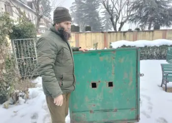 Wildlife department Kulgam captures, releases Black Bear safely