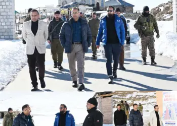 DC Shopian visits Mughal Road, takes on spot assessment of traffic worthiness for road opening