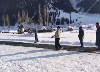 Snow cricket tournament commences in Gurez Valley