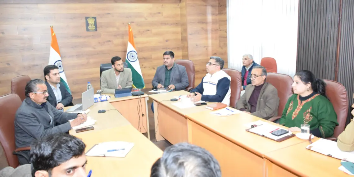 Dir Information reviews performance, functioning of department