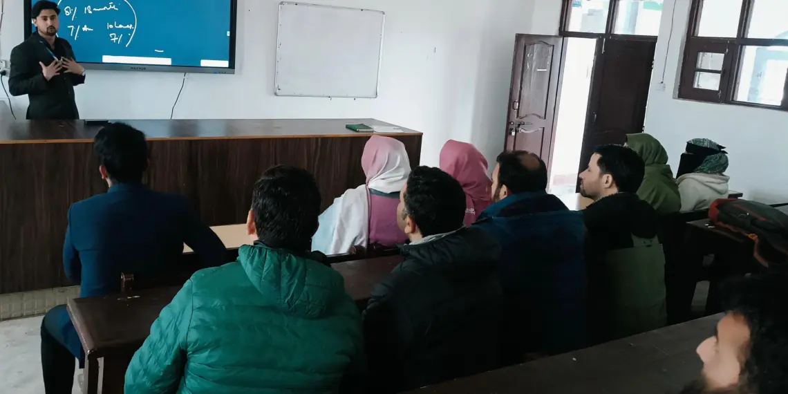 ڈگری کالج چرار شریف میں فائنانشل لٹریسی پروگرام منعقد