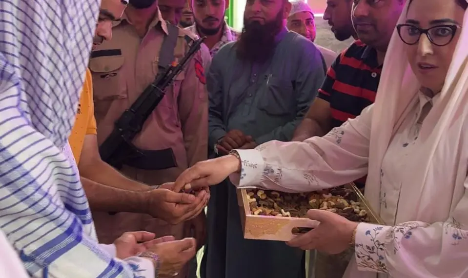 Darakhshan participates in Annual Urs of Peer Baba Syed Kunju Shah at Kunjwani Jammu