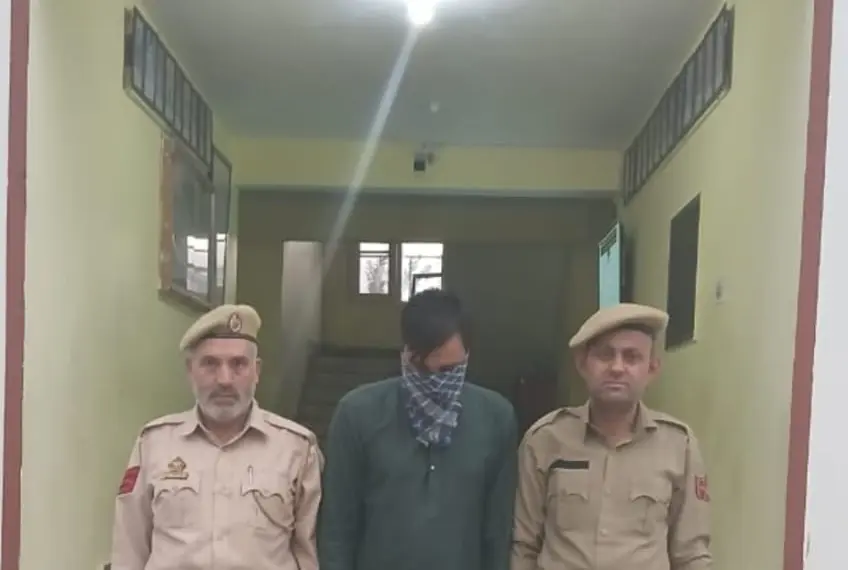 کرناہ میں خاتون اسمگلر منشیات سمیت گرفتار: کپوارہ پولیس کی بڑی کارروائی