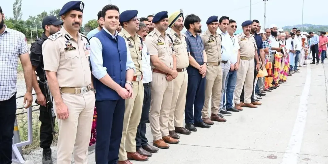 First Batch Of Amarnath Yatra 2025 Pilgrims Warmly welcomed at Nayug Tunnel Qazigund