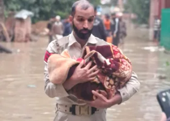 JKP the Saviors: Police Rescue Newborn Baby Amid Devastating Floods in Frisal Area