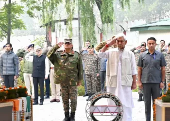 “Nation Forever Grateful to Bravehearts”: LG Manoj Sinha Pays Wreath Tribute to Martyrs in Srinagar