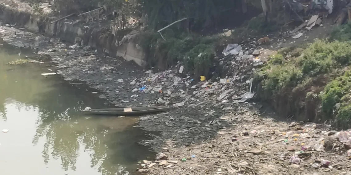 Jhelum River in Srinagar Chokes Under Mounting Pollution*