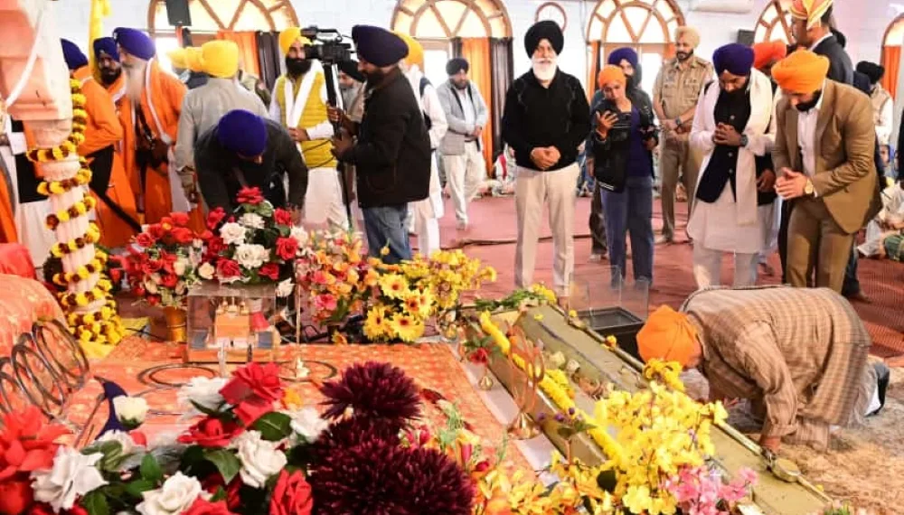 LG Sinha attends Nagar Kirtan to commemorate 350th martyrdom anniversary